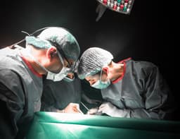  Abordare Umanizată la Centrul Euroclinic de Excelență în Patologia Sânului. Descoperă Povestea Danei și Inovația Medicală!