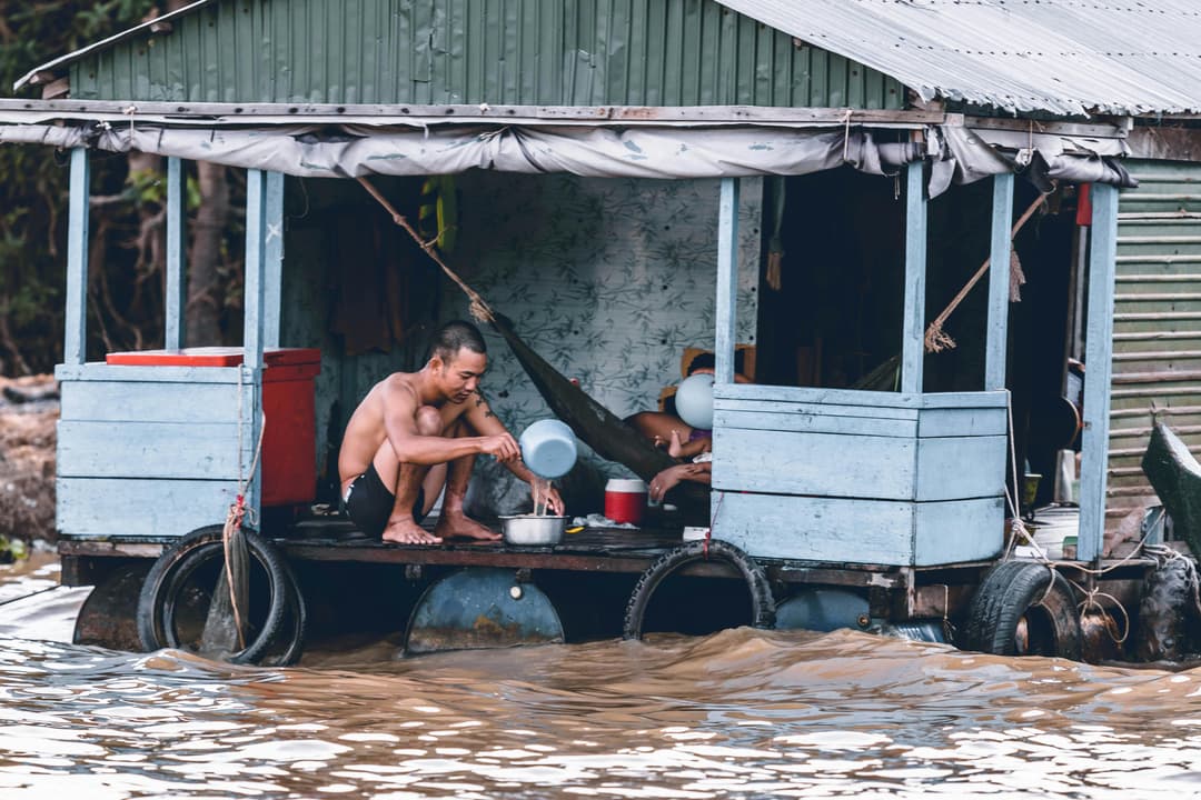  Sate Vulnerabile și Infrastructură Nereparată după Inundațiile Devastatoare din 2024