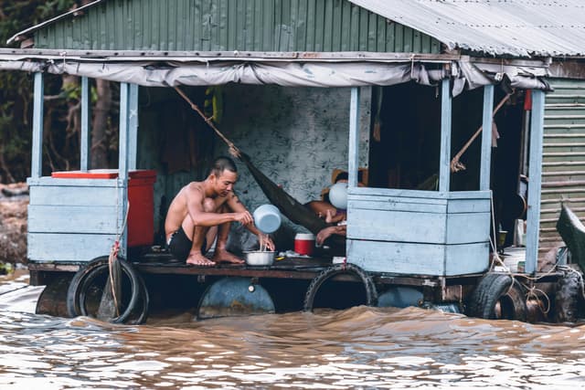  Sate Vulnerabile și Infrastructură Nereparată după Inundațiile Devastatoare din 2024
