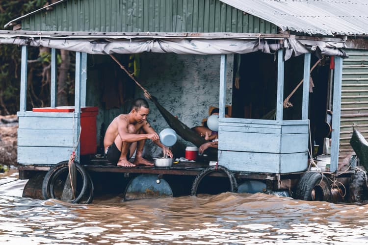  Sate Vulnerabile și Infrastructură Nereparată după Inundațiile Devastatoare din 2024
