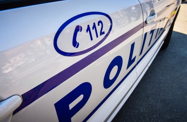 Prins de polițiști după ce a spart magazinul din sat și a furat 5000 lei